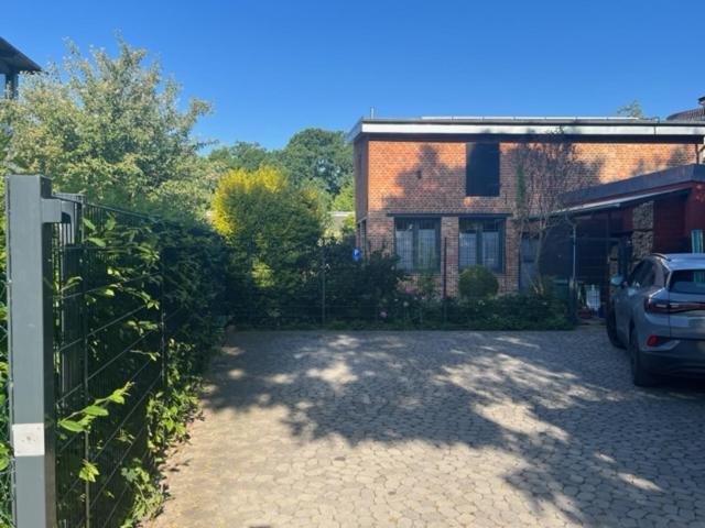 Fewo Mit 3 Sz, Direkte Innenstadtlage, Suedterrasse, Parkplatz Auf Dem Eigenem Privatgrundstueck, 2X E-Bike Und E-Autoladesaeule Inklusive, Konzertkirche, Schauspielhaus, Fh, Jahnsportforum Sowie Der Tollensesee Sind Fusslaeufig In Ein Paar Minuten E Neubrandenburg Dış mekan fotoğraf